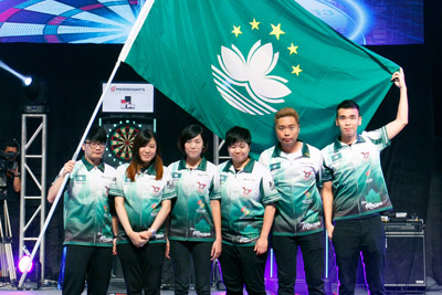 darts players